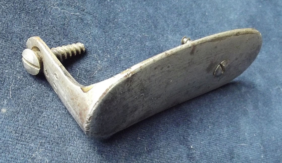 Plaque de couche + ses vis pour fusil Mauser 1896 Suédois (Karl Gustaff)