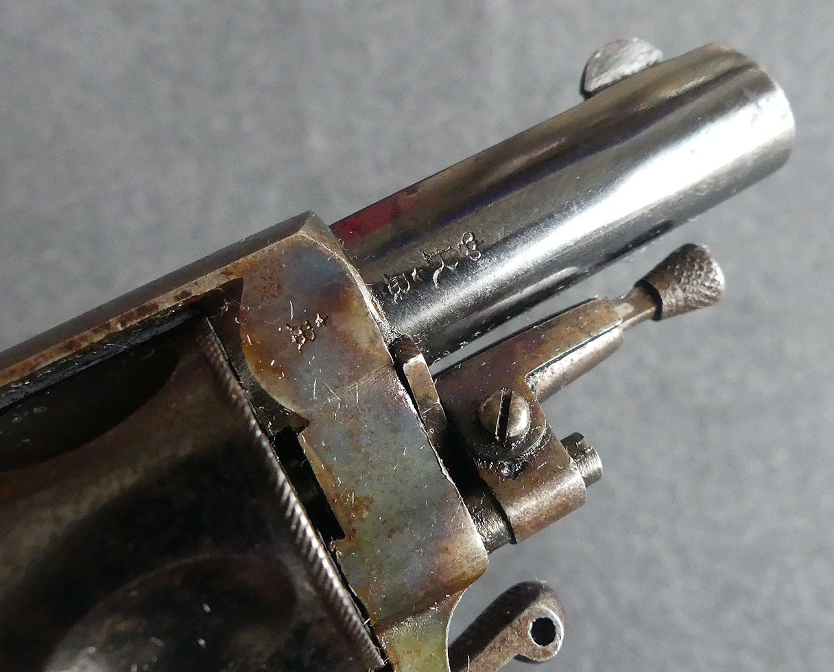 Trés beau revolver Bull-dog en finition de luxe Jaspée calibre 320