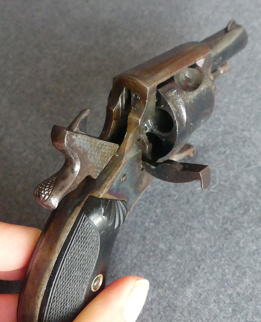 Trés beau revolver Bull-dog en finition de luxe Jaspée calibre 320