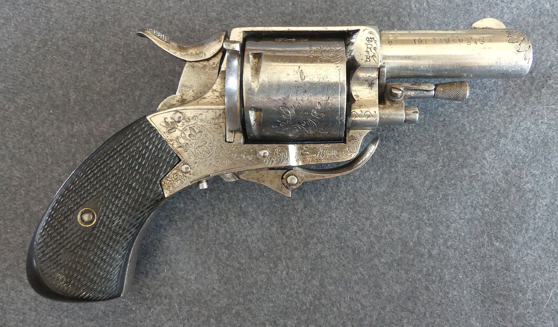 Trés beau revolver de type bulldog gravé en finition dite de luxe cal 320 PC signé J.B Lory