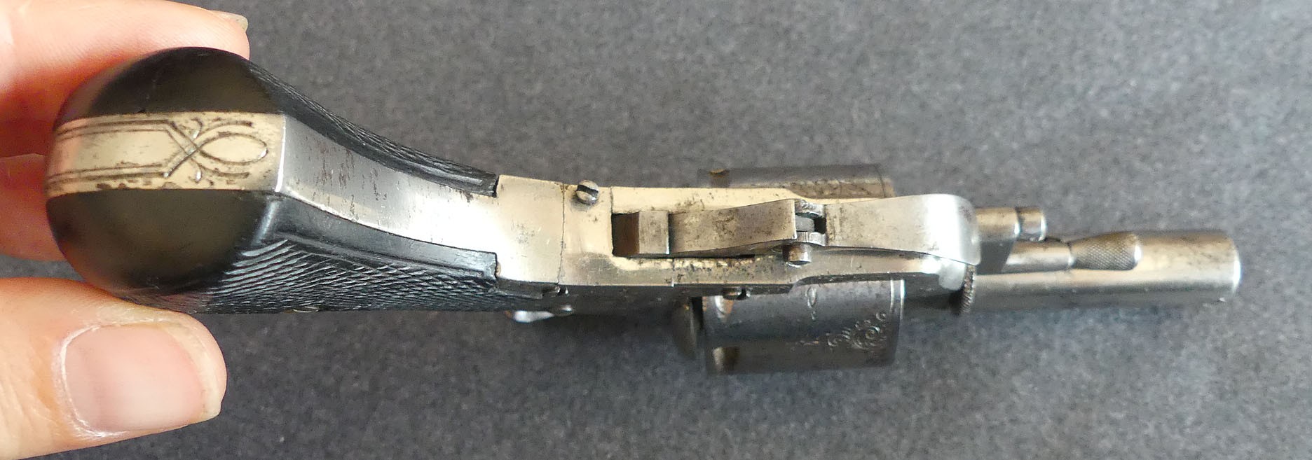 Trés beau revolver de type bulldog gravé en finition dite de luxe cal 320 PC signé J.B Lory