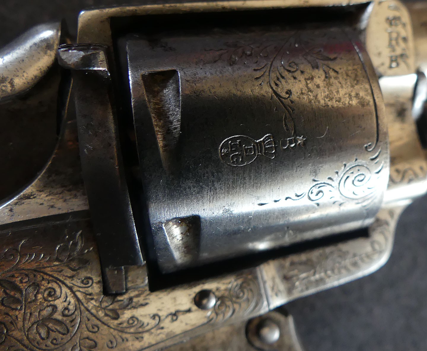 Trés beau revolver de type bulldog gravé en finition dite de luxe cal 320 PC signé J.B Lory