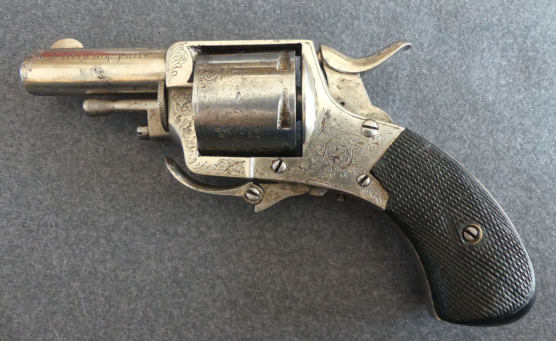Trés beau revolver de type bulldog gravé en finition dite de luxe cal 320 PC signé J.B Lory