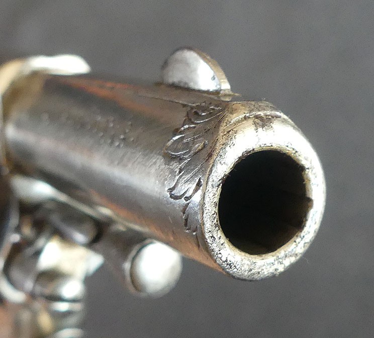 Trés beau revolver de type bulldog gravé en finition dite de luxe cal 320 PC signé J.B Lory