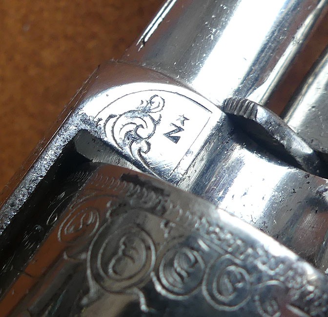 Trés beau Révolver Bull-dog cal 320 avec étuis en finition dite de luxe gravé