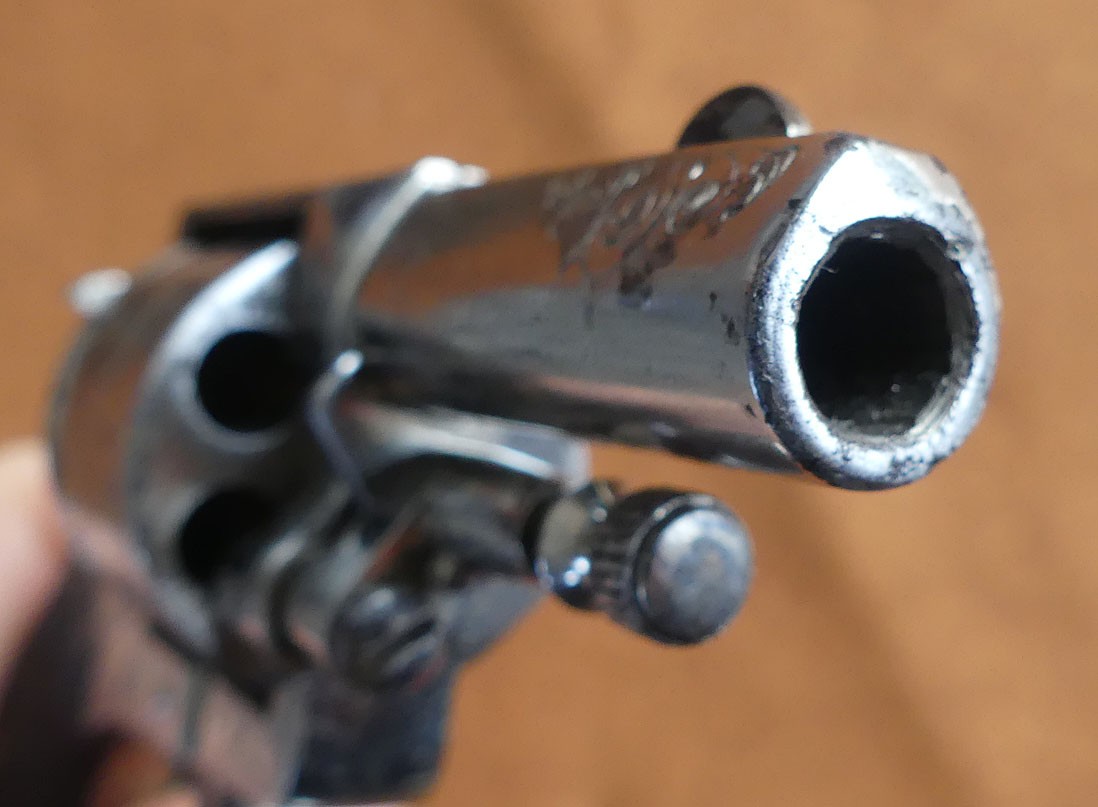 Trés beau Révolver Bull-dog cal 320 avec étuis en finition dite de luxe gravé